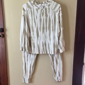 Rachel Zoe Women’s Set - Olive and White. XS top. Small bottoms. Very soft